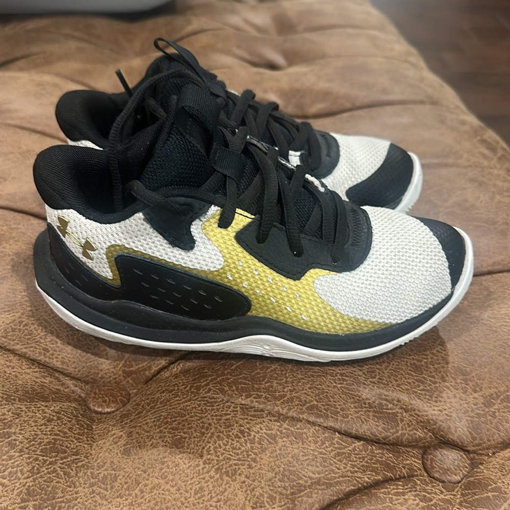 Under Armour Kids Basketball Shoe